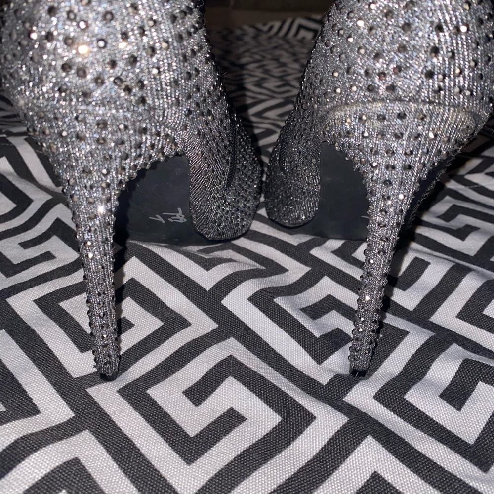 Steve Madden WIFEY cardi B stellito ankle boots 9 silver - Picture 11 of 15